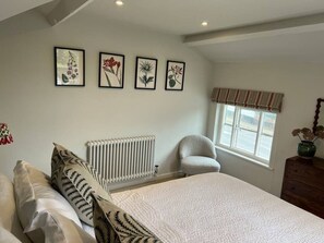 2 habitaciones, tabla de planchar con plancha y cuna de viaje 