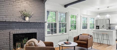 智能電視、壁爐、 辦公室