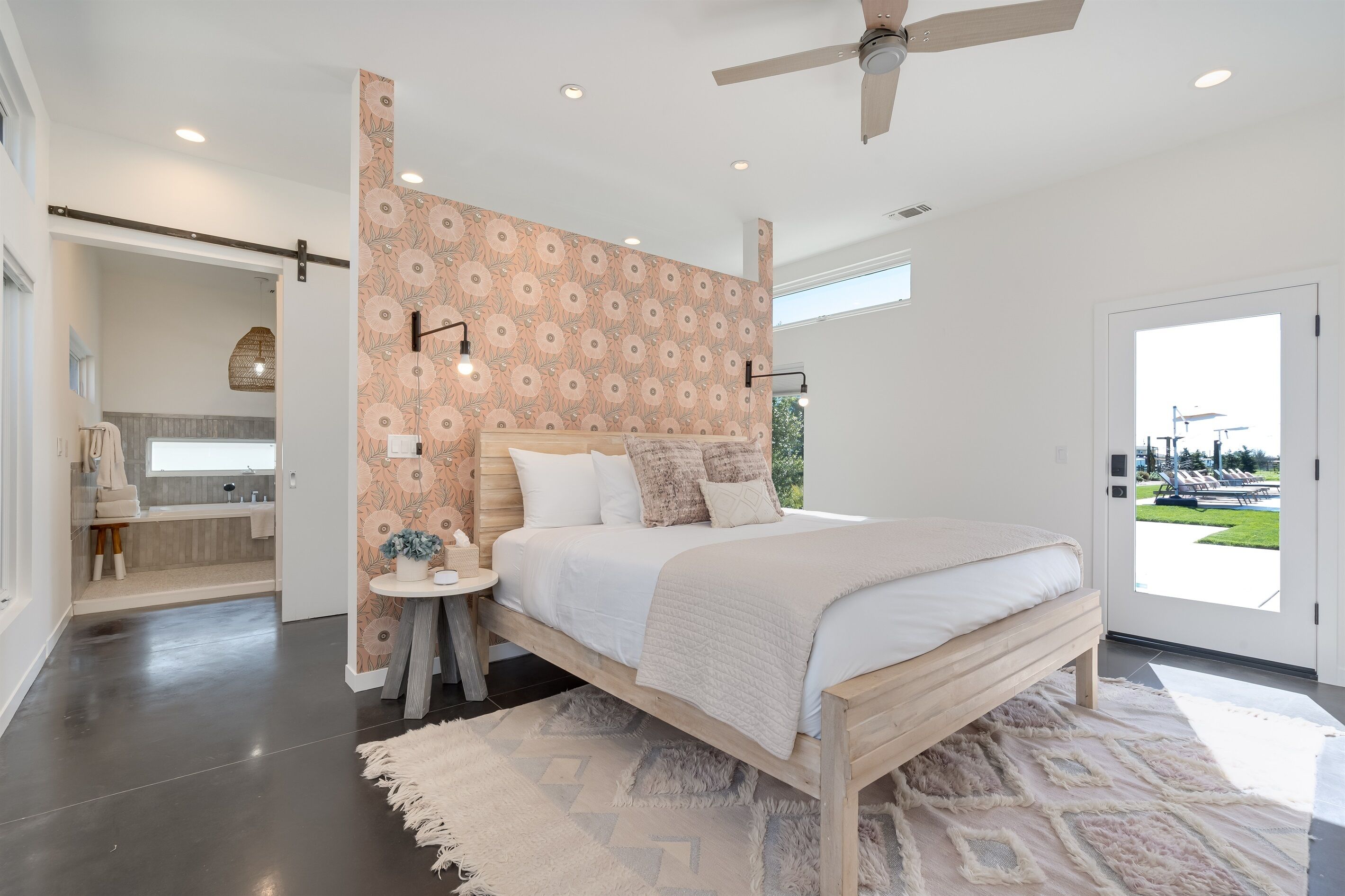 4 多间卧室、办公桌、熨斗/熨衣板、旅行婴儿床