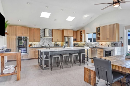 Harvest Haven Palmer Farmhouse Pool Spa Putting Green Walk to DT