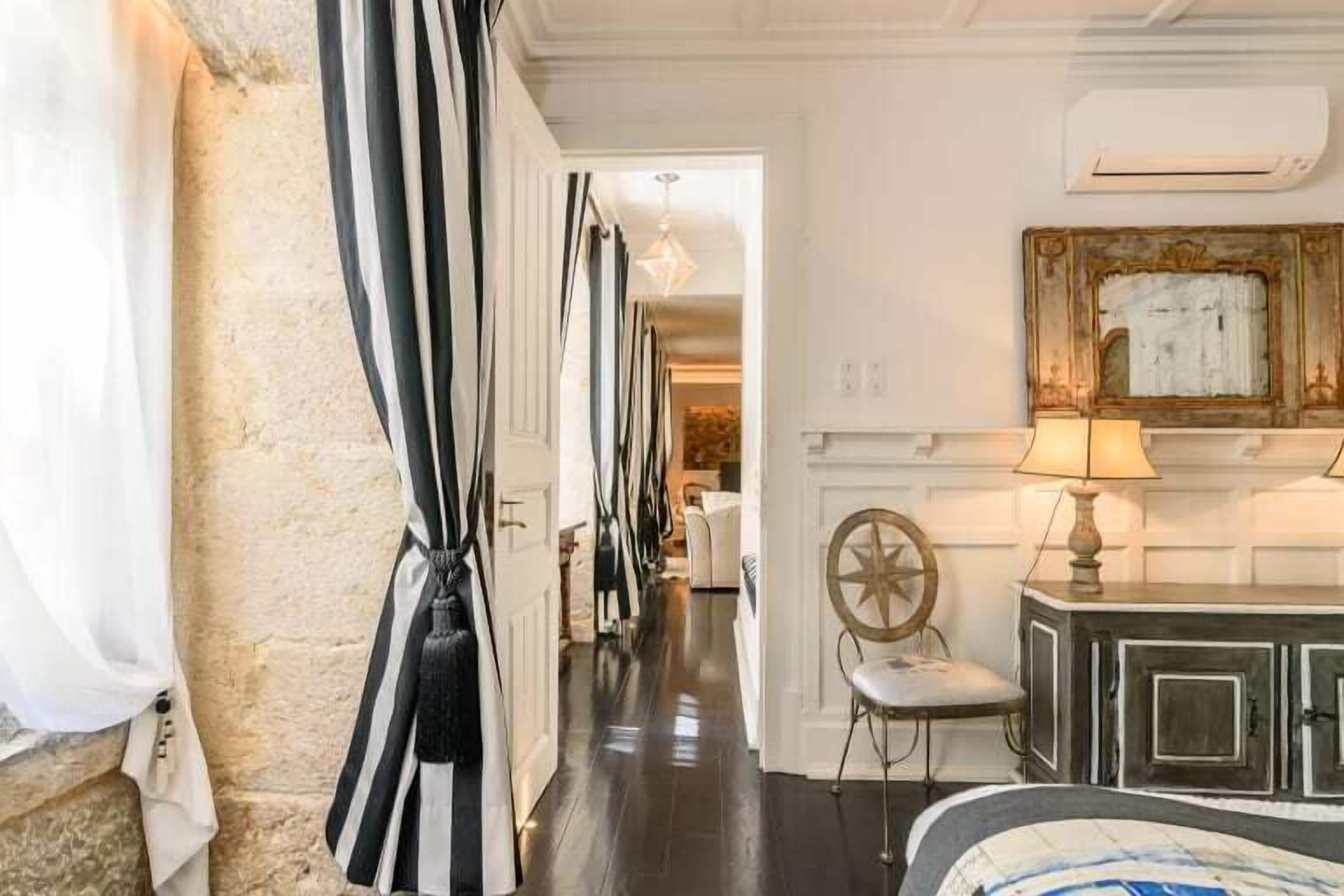 2 chambres, bureau, fer et planche à repasser, accès Internet