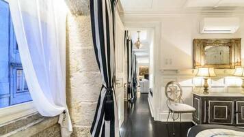 2 bedrooms, desk, iron/ironing board, internet