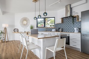 Fridge, microwave, oven, dishwasher