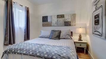 2 多间卧室、熨斗/熨衣板、WiFi、床单