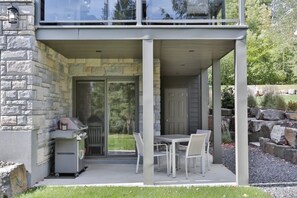 Outdoor dining - Condo LE 4 ½ (Bromont)