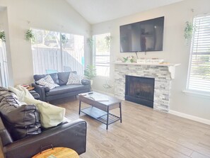 House, 3 Bedrooms, Private Pool, Pool View | Living area