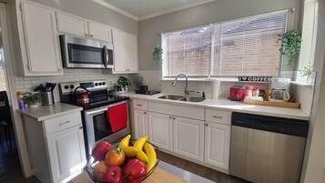 Nhà, 3 phòng ngủ, hồ bơi riêng, quang cảnh hồ bơi | Bếp riêng