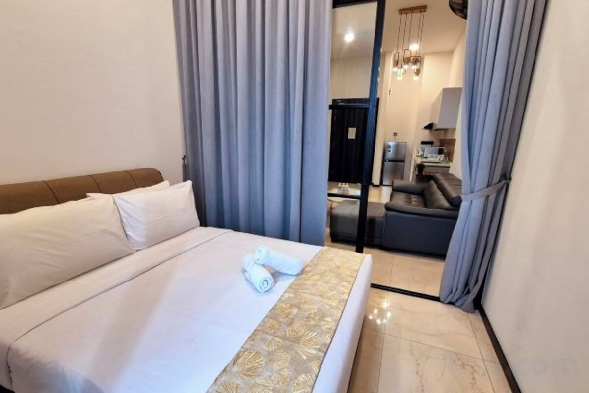 Premium bedding, memory foam beds, soundproofing, WiFi (free)