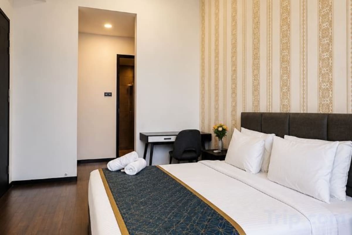 Premium bedding, memory foam beds, soundproofing, WiFi (free)