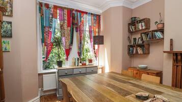 Cottage | Dining