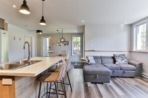 Living area - Condo LE 4 ½ (Bromont)