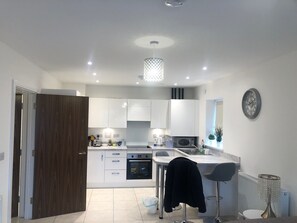 Microwave, oven, dishwasher, cookware/dishes/utensils - Discover dream flat
This stylish place to stay is perfect for group trips. (West Thurrock)