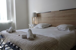 Quarto casal | Escrivaninha, quartos à prova de som, Wi-Fi de cortesia