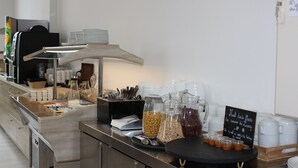 A buffet setup with various food items and utensils. - Le Grand Couvent de Gramat (Gramat)