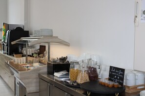 Frokostbuffé hver dag (EUR 10 per person)