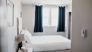 Cortinas blackout, tabla de planchar con plancha y wifi gratis