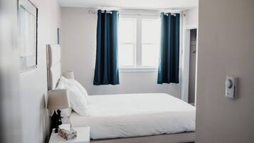 Habitación individual estándar, 1 cama Queen size | Cortinas blackout, tabla de planchar con plancha y wifi gratis