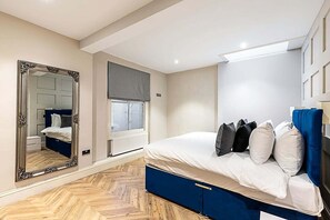 2 bedrooms, iron/ironing board, internet, bed sheets