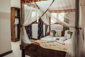 Double Room | Desk, free cribs/infant beds, free WiFi, bed sheets