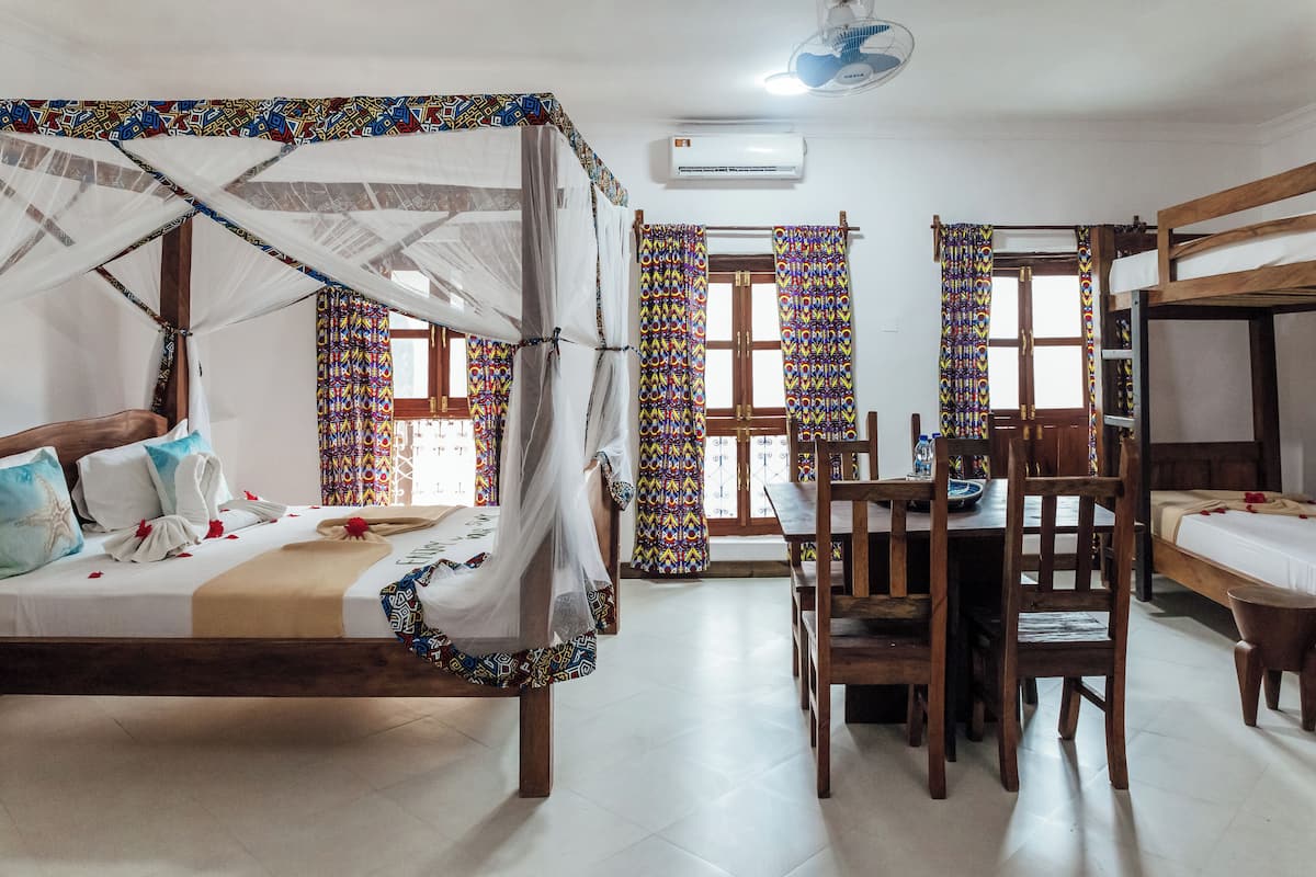 1 bedroom, desk, free WiFi, bed sheets