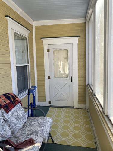 Cute apartment in Lyndonville, 10 mins from Burke Mountain and Kingdom Trails!