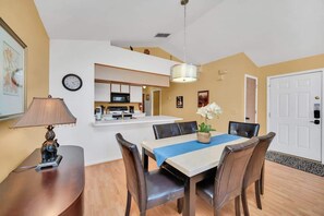 Dining - Incredible Island Club Villa Condo (Kissimmee)
