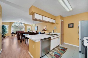 Fridge, microwave, oven, stovetop - Incredible Island Club Villa Condo (Kissimmee)