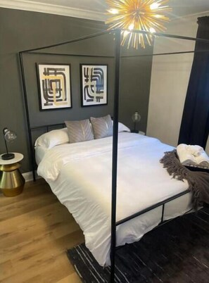 3 bedrooms, desk, iron/ironing board, travel crib