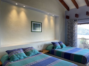 Comfort Quadruple Room | In-room safe, iron/ironing board, free WiFi, bed sheets - Hospedaje Villas Paraiso (Valle de Bravo)