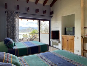 Kamar Quadruple Comfort | Brankas, setrika/meja setrika, Wi-Fi gratis, dan seprai linen