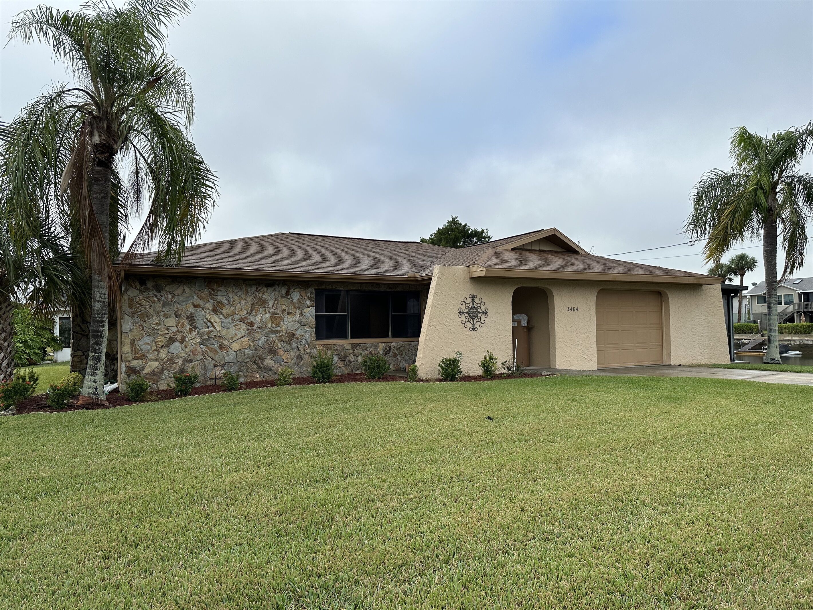 Waterfront Ranch with Dock Close To Dining/Shopping