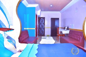 Habitación de lujo | Decoración individual, sistema de insonorización, wifi gratis
