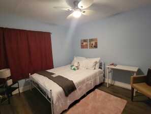 3 bedrooms, desk, iron/ironing board, free WiFi - The Cozy Cottage close to Magnificent Niagara Falls (Welland)