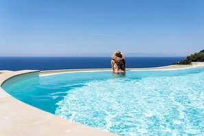 Outdoor pool - ClickSardegna Villa Gemma with infinity pool facing the sea (Torre Delle Stelle (Maracalagonis))