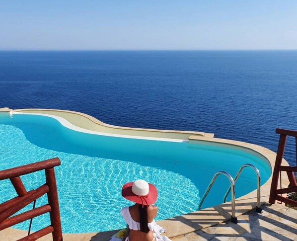 Outdoor pool - ClickSardegna Villa Gemma with infinity pool facing the sea (Torre Delle Stelle (Maracalagonis))