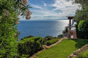 Property grounds - ClickSardegna Villa Gemma with infinity pool facing the sea (Torre Delle Stelle (Maracalagonis))