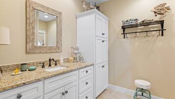 Hårføner og håndklær