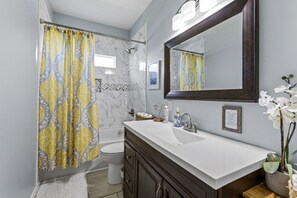 Hair dryer, towels - Walk to Beach~Golf Cart~Hot Tub~Beautiful Home (Bolivar Peninsula)