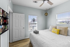 3 bedrooms, desk, iron/ironing board, free WiFi - Walk to Beach~Golf Cart~Hot Tub~Beautiful Home (Bolivar Peninsula)