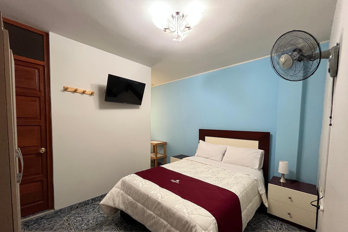 Doppia Economy, 1 letto matrimoniale | 1 camera, postazione laptop, Wi-Fi gratuito, lenzuola
