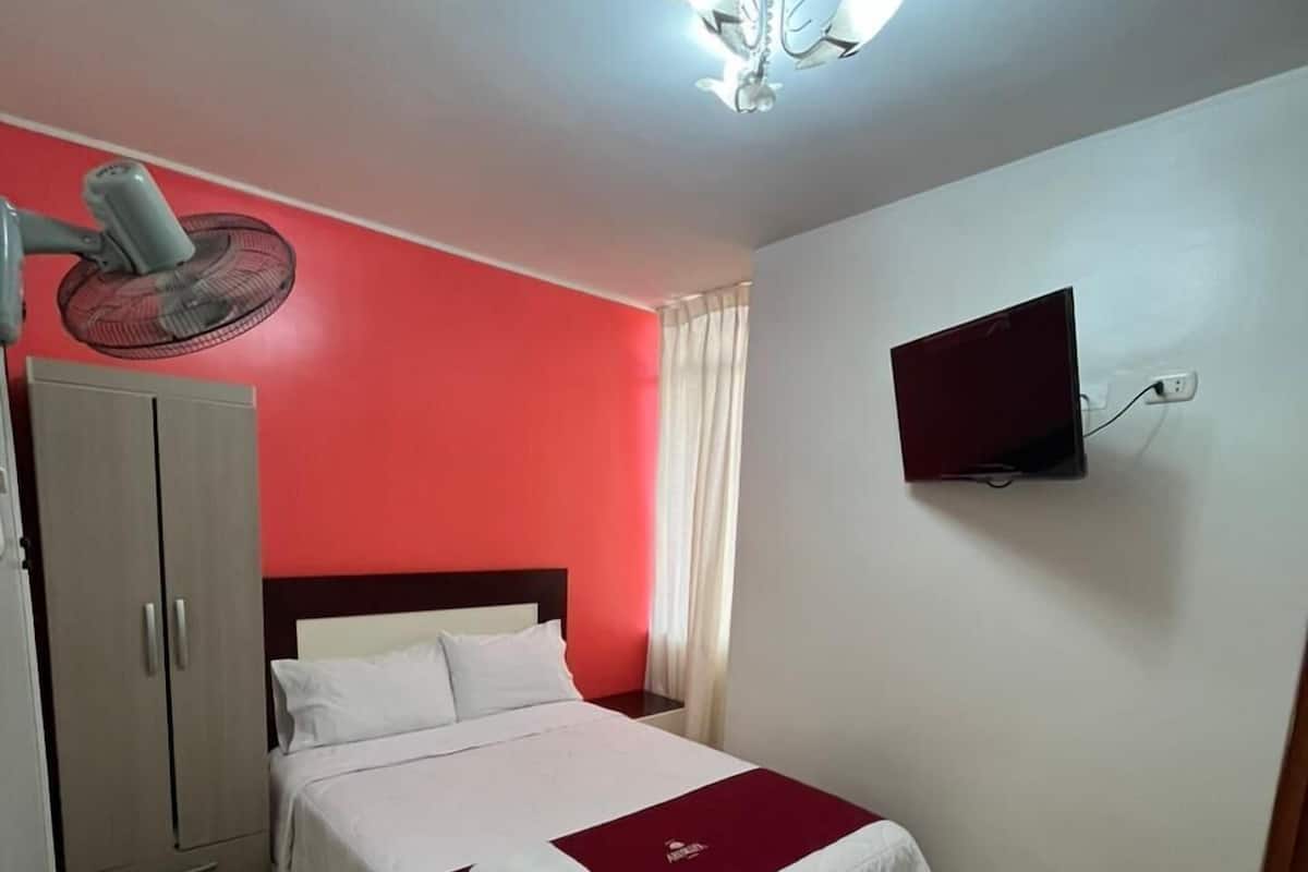 Laptop workspace, WiFi (free), bed sheets