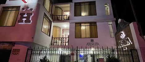 Fachada da propriedade