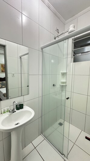 Chambre Double Supérieure, 1 lit double, non-fumeur, climatisation | Salle de bain