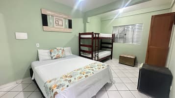 Quarto quádruplo superluxo | Wi-Fi de cortesia, roupa de cama