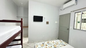 Standard Quadruple Room | Free WiFi, bed sheets - Pousada Verde mar (Ubatuba)