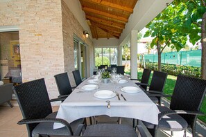 Outdoor dining - Family-friendly villa with a private pool in Porec (Poreč)