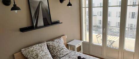 4 bedrooms, desk, iron/ironing board, free WiFi