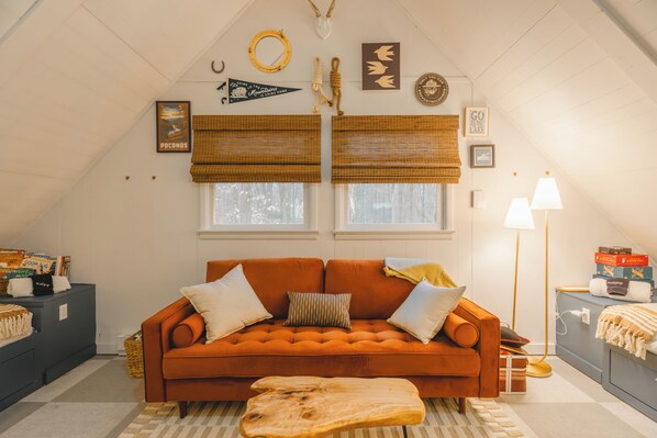 スマートテレビ、暖炉、テレビゲーム、書斎 / ワークスペース