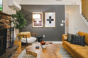 TV connectée, cheminée, jeux vidéo, espaces bureaux