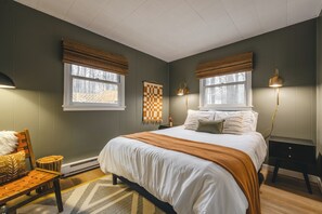 3 室のベッドルーム、デスク、アイロン / アイロン台、旅行用ベビーベッド